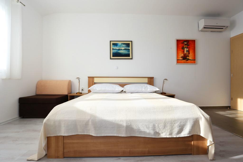 House Natali 70M From The Beach - Free Ev Top Up Ртина Екстер'єр фото