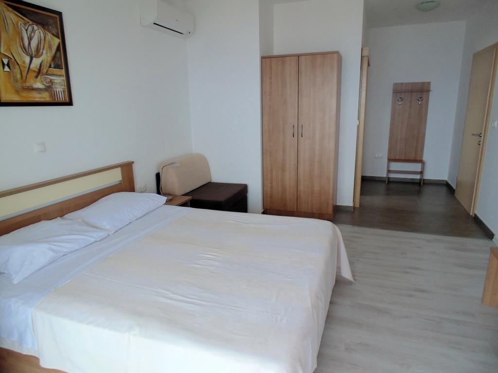 House Natali 70M From The Beach - Free Ev Top Up Ртина Екстер'єр фото