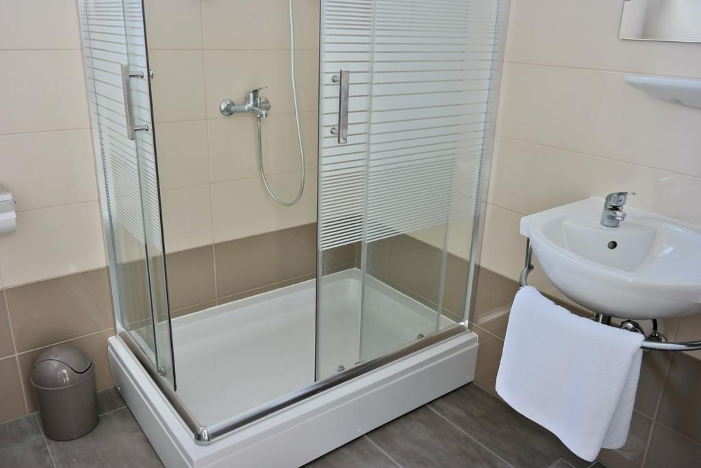 House Natali 70M From The Beach - Free Ev Top Up Ртина Екстер'єр фото