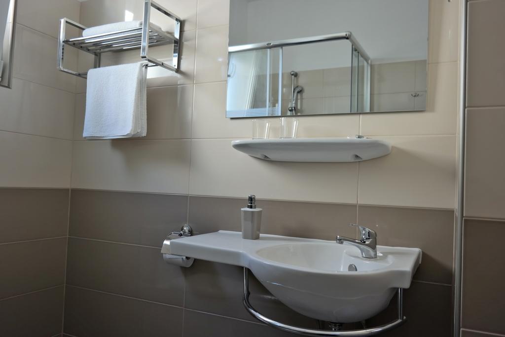 House Natali 70M From The Beach - Free Ev Top Up Ртина Екстер'єр фото