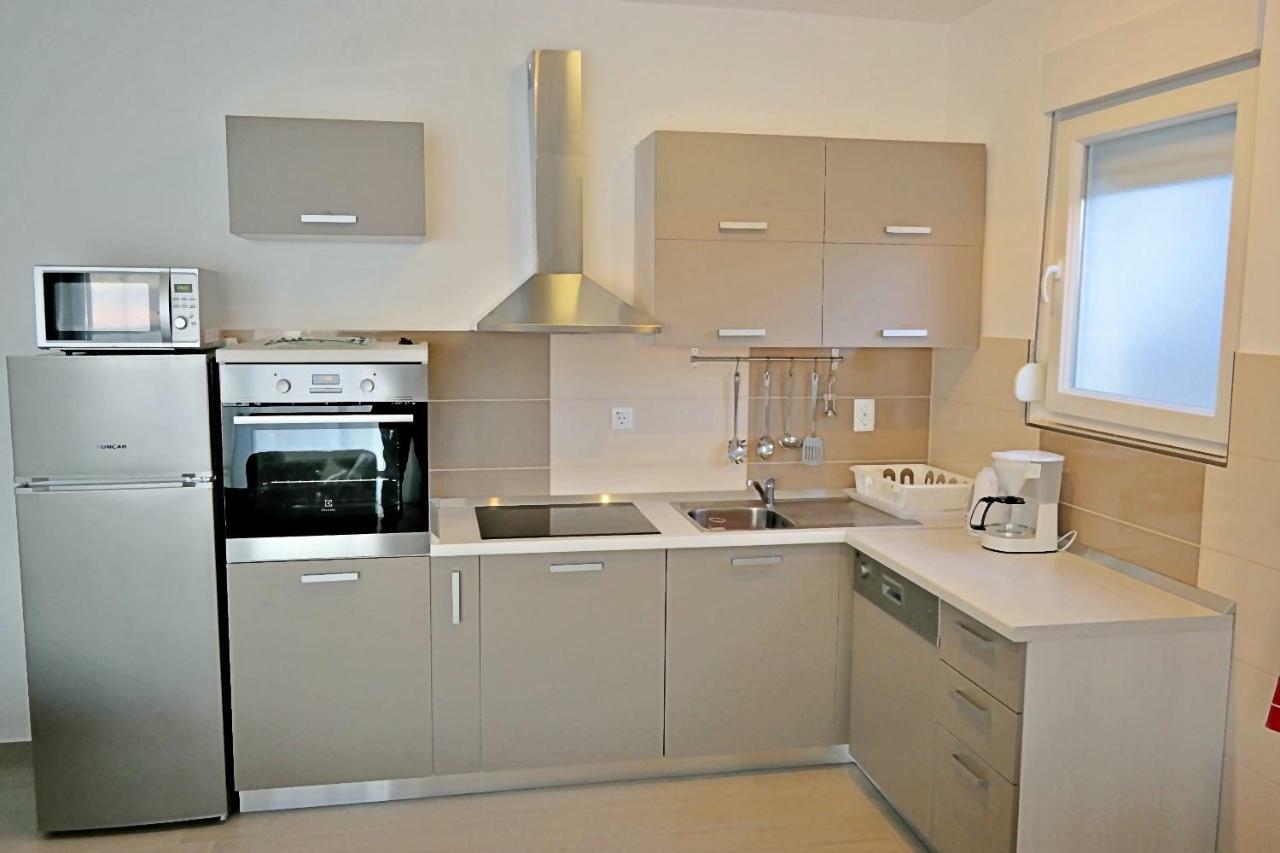 House Natali 70M From The Beach - Free Ev Top Up Ртина Екстер'єр фото