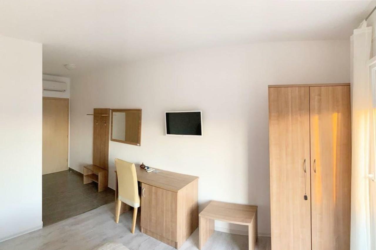 House Natali 70M From The Beach - Free Ev Top Up Ртина Екстер'єр фото